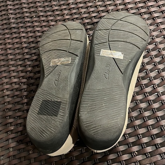 Clarks cloudsteppers flat Round toe tan slip on women size 10 - Picture 9 of 11